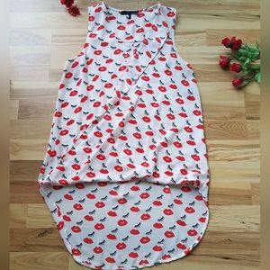 $10 Ro & De Lips and Lashes Sleeveless Top